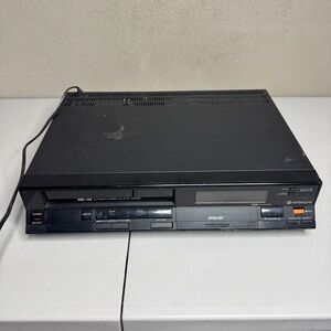 Hitachi VT-2050A Video Deck For Parts As Is